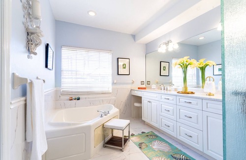 Palmer Ranch House | Sarasota Square Sleek Townhouse w/ Pool