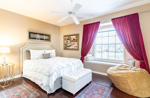 Palmer Ranch House | Sarasota Square Sleek Townhouse w/ Pool