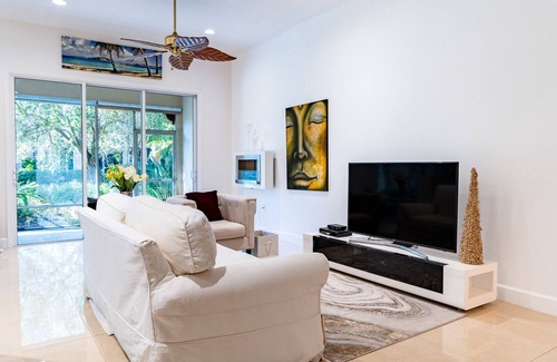 Palmer Ranch House | Sarasota Square Sleek Townhouse w/ Pool