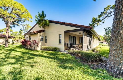 Sarasota Villa | Sarasota Villa w/Pool Access ~ 4 Mi to Beach!