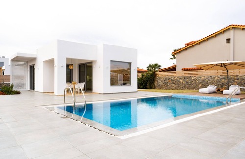 Aposelemis Villa | Sardines Luxury Villa 1 with Private Pool and Garden