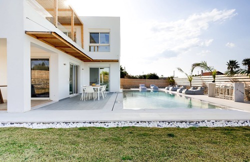 Analipsi House | Sardines Luxury Villa 3 with Private poll , garden , parking and Gym