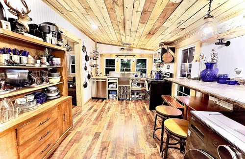 Independence Cabin | Sardis Lake Bunkhouse. Deer Camp . WiFi