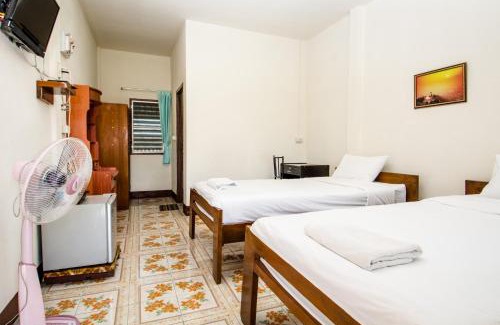 Chong Kham House | Sarm Mork Guest House