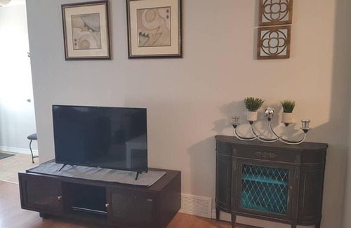Sarnia House | Sarnia Central Six - BIG 6 BR 2 BA - patio and BBQ