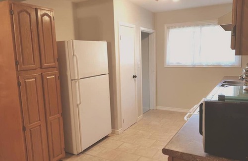 Sarnia House | Sarnia Central Six - BIG 6 BR 2 BA - patio and BBQ