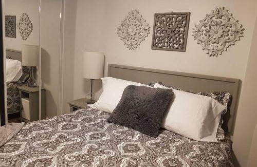 Sarnia House | Sarnia Central Six - BIG 6 BR 2 BA - patio and BBQ