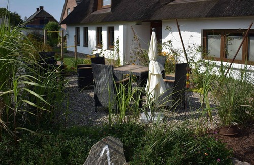 Niesgrau House | Saskia and Timm Paulsen - Reetdachkate Semi-detached shellfish shack