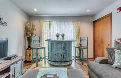 Norman Bed & Breakfast | Satin Suite at Whispering Pines Inn