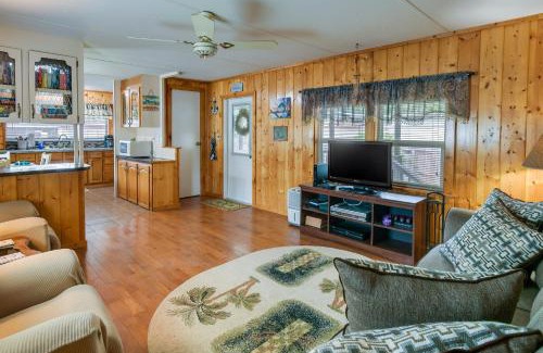 Satsuma House | Satsuma Home with Fire Pit and Dunns Creek Access!