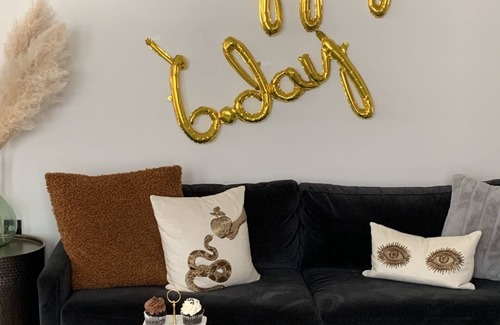 Durham House | SATURDAY STAYS-Ashley