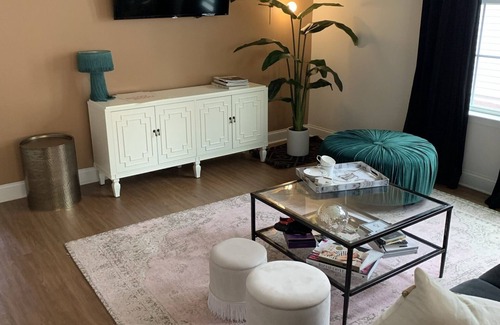 Durham House | SATURDAY STAYS-Ashley