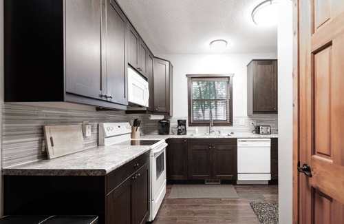 Sauk Centre House | SAUK LAKE RETREAT - 5BR w/private hot tub, dock, & boat