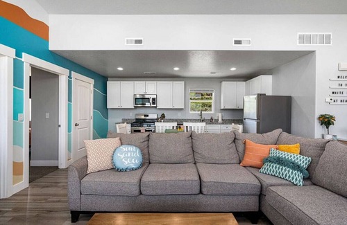 Sweetwater House | Sauna+Pet Friendly+Arcades+Lake Views+Hot Tub