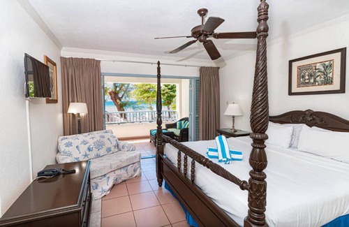 Garrison Historic Area Hotel | Savannah Beach Club Hotel & Spa