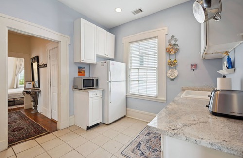 Historic Downtown Savannah House | Savannah Canvas Cottage, Near Forsyth Park