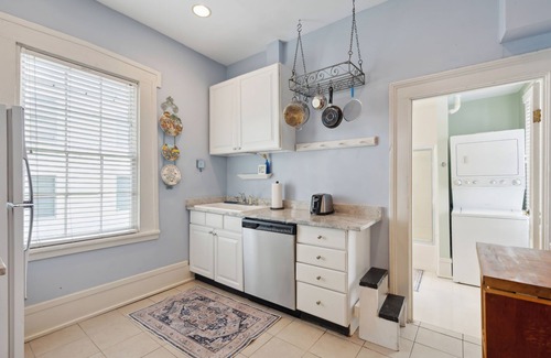 Historic Downtown Savannah House | Savannah Canvas Cottage, Near Forsyth Park