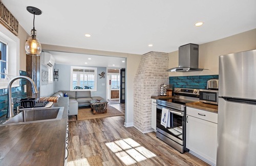 Plymouth House | Save 10% on Fall Stays - Book by Nov 21!