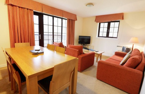 Dailly Cottage | SAVITA COTTAGE, family friendly, with pool in Dailly