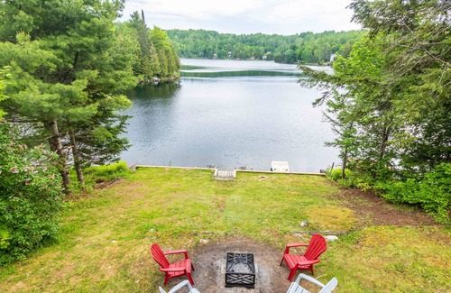 Val-des-Monts Cottage | Savour Waterfront Views at an Enjoyable Cottage