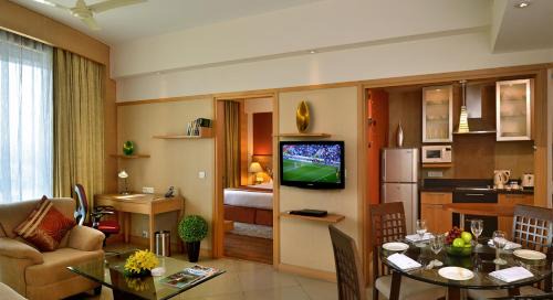 IMT Manesar Hotel | Savoy Suites Manesar