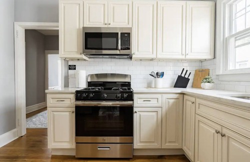 Ampere Apartment | Savvy Traveler 3BR NJ Home with great access to New York City