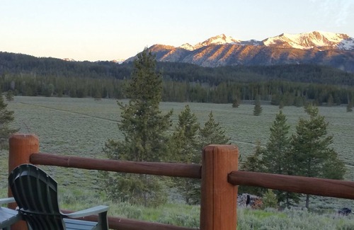 Ketchum House | Sawtooth City Elegance, 360° views, loads of sun, peace and quiet