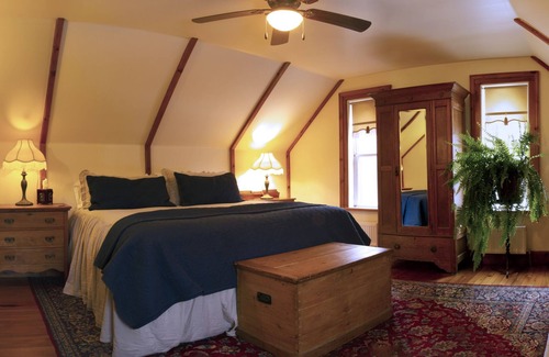 Algonquin Highlands Bed & Breakfast | Sawyer's Creek Bed and Breakfast