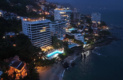 Amapas Apartment | Sayan Beach 3BR | 2,400 Sq Ft Condo + Oceanview Terrace, 3 BR Sayan Oceanfront Luxury 2500 SF