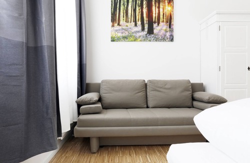 Charlottenburg Apartment | SC 4 box spring beds + 4 bedrooms + 2 bathrooms + 110 sqm + balcony + elevator