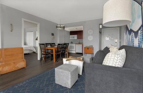 Snowshoe Condo | SC 5405: Modern 2BR w/pool. Perfect for your summer biking getaway!