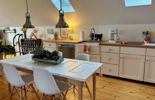Ephraim Cottage | Scandi-inspired Loft - Historic - Waterfront - Pet Friendly - Open year around
