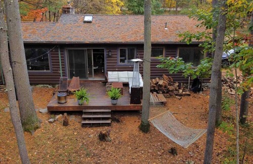 Narrowsburg House | Scandi-Luxe Cabin on the river with HotTub