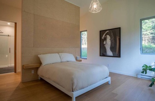 St-Adolphe-d'Howard Cabin | Scandinavian