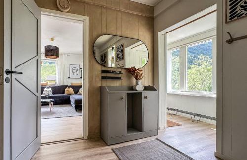 Dalsbygda Apartment | Scandinavian Apartment in Fjords