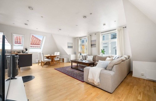 Bergen City Centre Apartment | Scandinavian Hideaway I Private Balcony