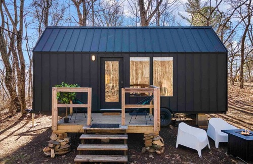 Swannanoa House | Scandinavian Retreat, Mountain View, and 20 Minutes to Asheville!