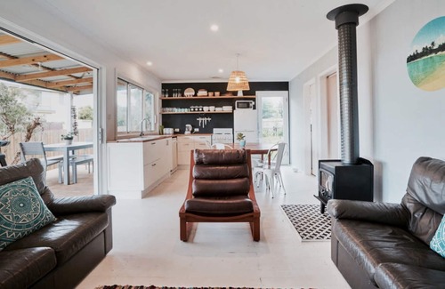Cape Woolamai House | Scandinavian Summerhouse in lovely gardens stroll to the safe swimming beach