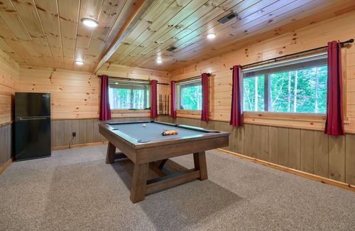 Logan Cabin | Scarlet Ridge - 6BR/3BA - walking distance to Old Man's Cave