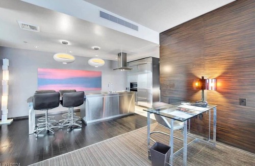Las Vegas Condo | Scenic 1BR at Palms Incredible Views + Private Balcony 08321