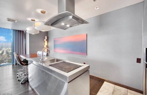 Las Vegas Condo | Scenic 1BR at Palms Incredible Views + Private Balcony 08321