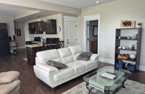 McMillan Apartment | Scenic 2 bedroom walkout suite with hot-tub and outdoor pool, across from Park.