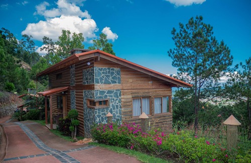 Jarabacoa Ski Chalet | Scenic and Coxy 2 Bedroom Chalet with Jacuzzi on Balcony