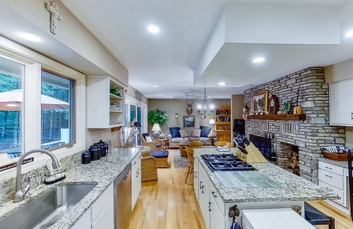 Birchwood Farms House | Scenic bay view home w/a full kitchen + family-friendly