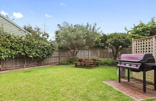 Apollo Bay Apartment | Scenic Beach Apartment - Best Value, Walk To Beach *New Listing 2020*