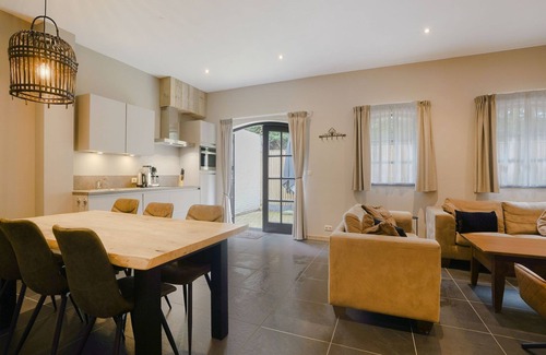 Grubbenvorst House | Scenic Escape with Garden