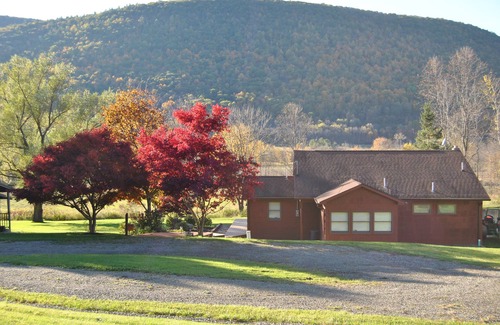 Honeoye House | Scenic Fingerlakes Hideaway , Bristol mountain, Letchworth park!