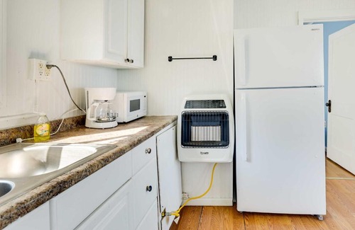Geneva-on-the-Lake House | Scenic Geneva Cottage with Lake Erie Beach Access!