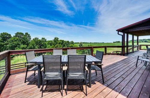 Lindseyville House | Scenic Getaway with Deck 7 Mi to Mammoth Cave Park!