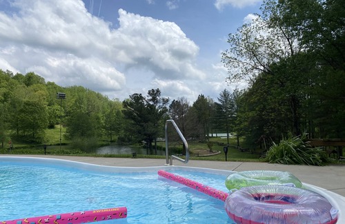 Giles County Cabin | Scenic Hidden Gem: Private Pool, Golf & Fishing on Peaceful 42 Acres